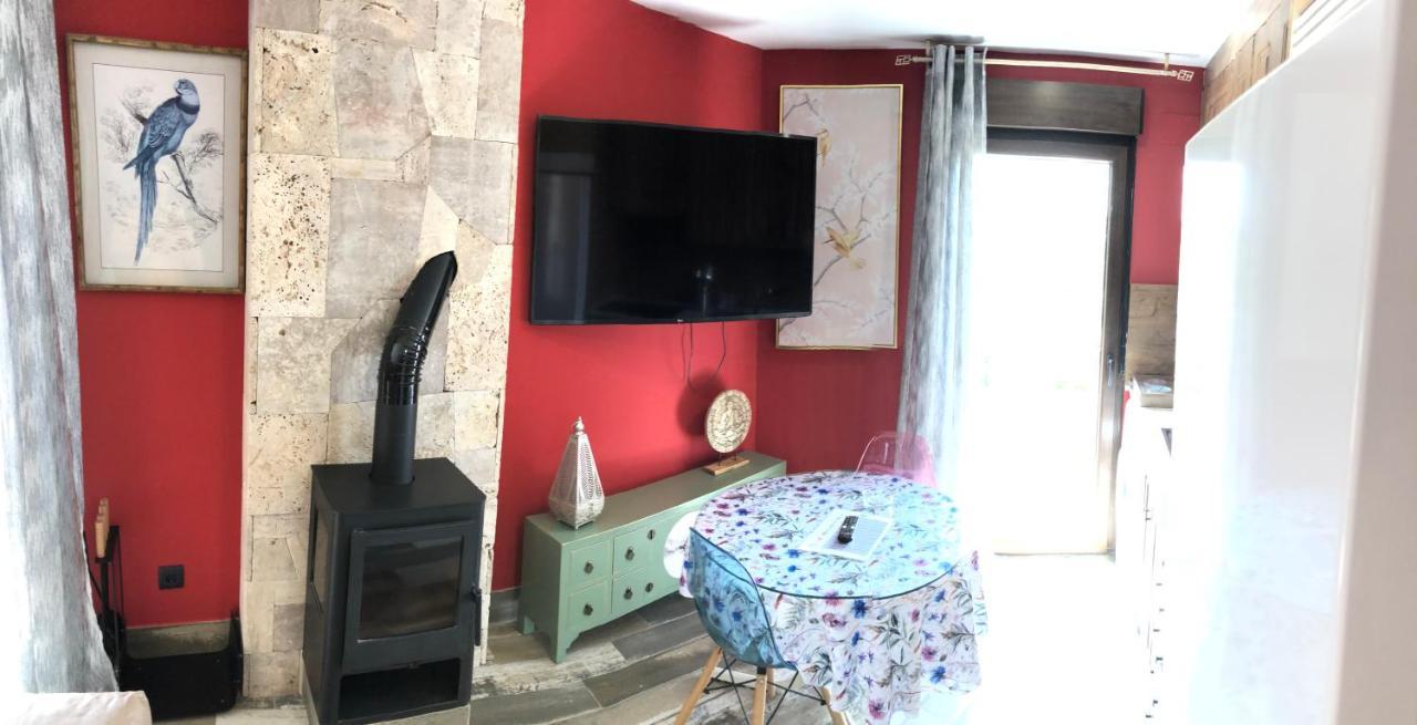 Apartamentos Deluxe Con Jacuzzi O Chimenea Love For Two Collado Mediano Exterior foto
